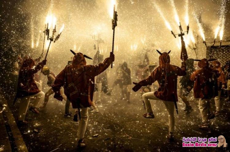 بالصور: رقص مع شروق الشمس ورجل يعيش مع التماسيح وبطولة العالم لشد الحبل