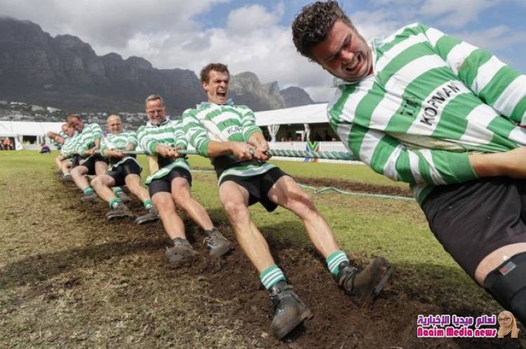 بالصور: رقص مع شروق الشمس ورجل يعيش مع التماسيح وبطولة العالم لشد الحبل