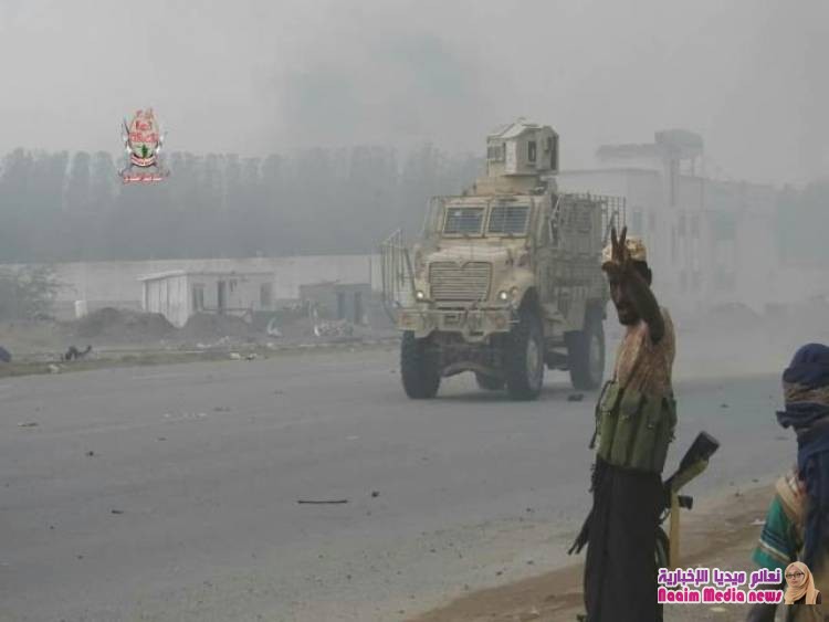 العمالقة تباغت المليشيات في عدد من المزارع جنوب الحديدة