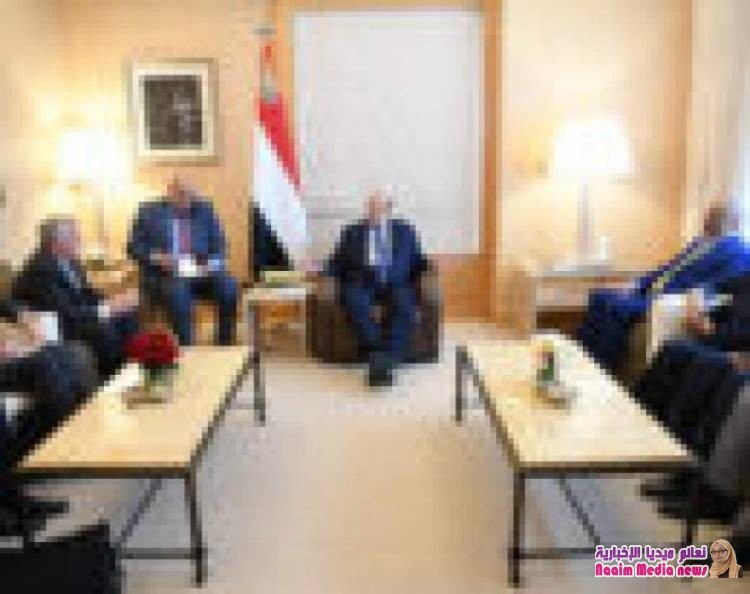 الرئيس هادي يلتقي مسئولاً أميريكيا رفيعاً ويتباحث معه حول سبل تسهيل اجراءات السفر لليمنيين