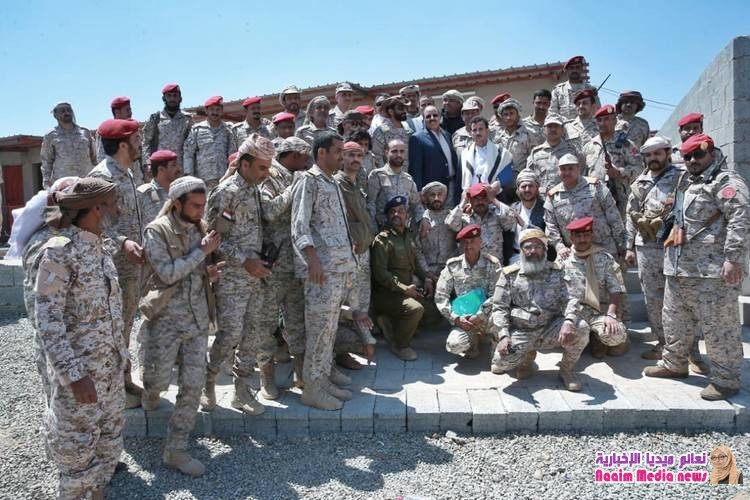 الفريق الركن علي محسن الأحمر يتفقد الوحدات العسكرية المرابطة في محور علب - باقم