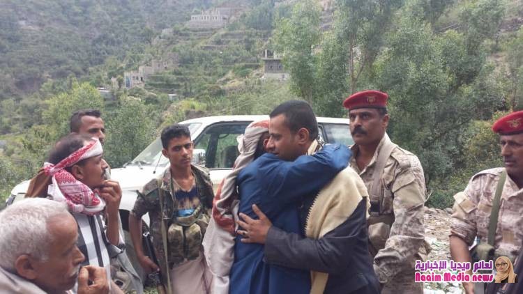 جامل يقدم واجب العزاء لآل النعمان بجبل حبشي بتكليف رائاسي