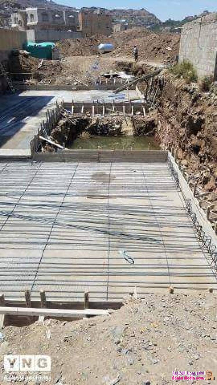 . نهر من الماء تجري تحت منزل مواطن في يريم