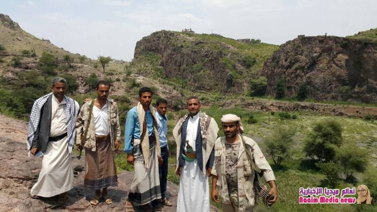 مدير مديرية جبل حبشي يزور مواقع الجيش الوطني في بلاد الوافي غرب المدينة