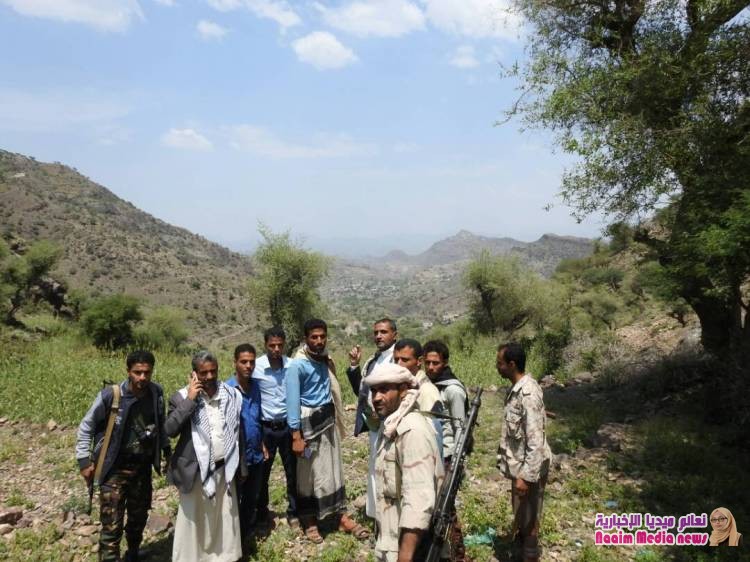 مدير مديرية جبل حبشي يزور مواقع الجيش الوطني في بلاد الوافي غرب المدينة