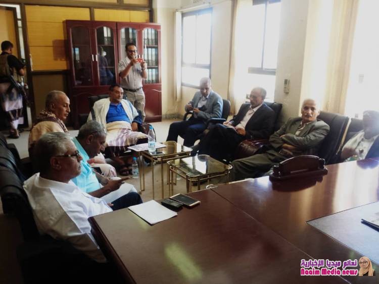 الوكيل جامل يعقد إجتماعا بلجنة الأحزاب السياسية بالمحافظة .اجتماع طارى