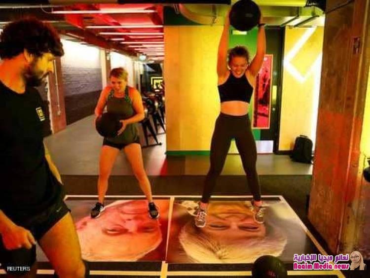 سكان لندن "يفجرون غضبهم" في صور جونسون وماي