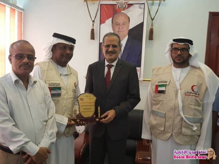 بتمويل إماراتي.. تدشين مشروع الزي المدرسي والحقيبة والسلة.. ووعد إماراتي بتقديم 50 لابتوب للمعلمين