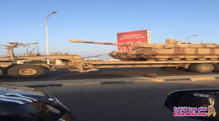 الامارات تدفع بتعزيزات عسكرية بينها دبابات إلى مطار عدن الدولي (شاهد الصور)