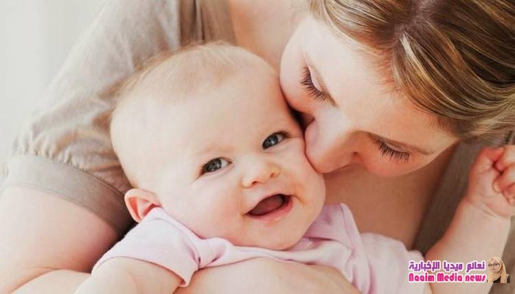 قصة أم مع مرض رضيعها تكشف خطورة تقبيل الكبار للرضع