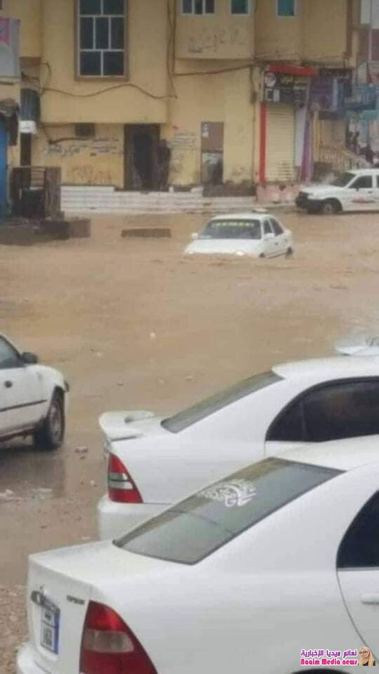 المهرة تغرق في السيول بسبب إعصار ”لبان” والسلطات تعلق العمل في المدارس والمرافق الحكومية لإشعار آخر