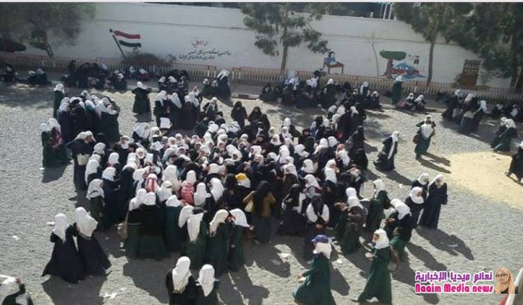 طالبات مدرسة بذمار يرفضن صرخة الحوثي ويقذفن أحذيتهن في وجوه مسلحي المليشيا