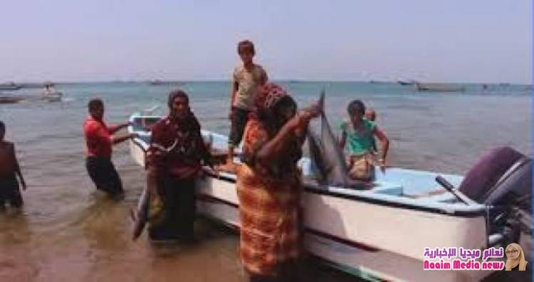 يمنية تدخل عمق البحر يومياً منذ 40 عاما لتعول أبناءها