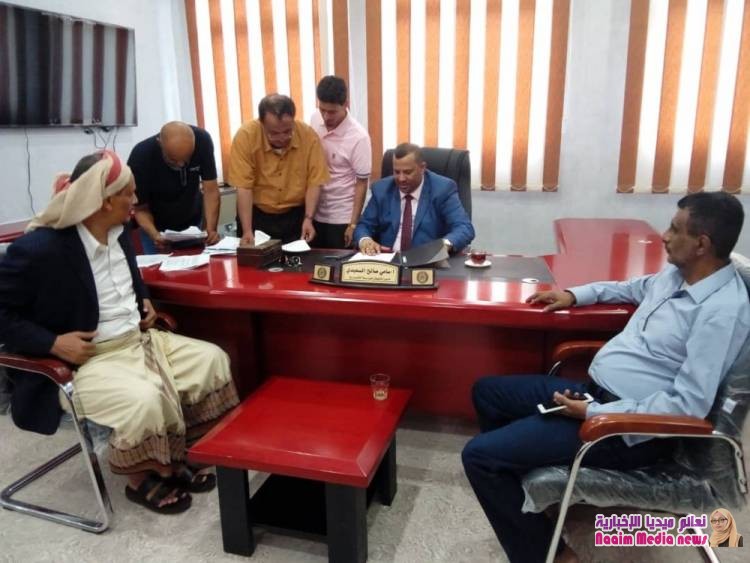 السعيدي يناقش آلية تطوير فرعي المؤسسة في الحديدة ووادي حضرموت 