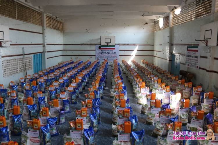 تواصلاً لاعمالها الانسانية المستمرة الحكمة اليمانية تدشن توزيع اغاثة لنازحي الحديدة بتعز 