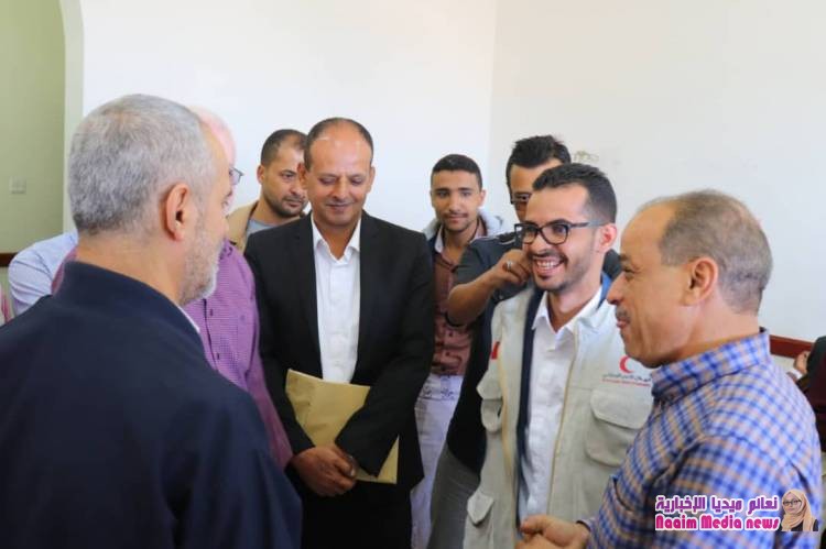 نائب وزير الصحة العامة والسكان يزور قسم الضنك في مستشفى الثورة بتعز الممول من دولة الإمارات الشقيقة