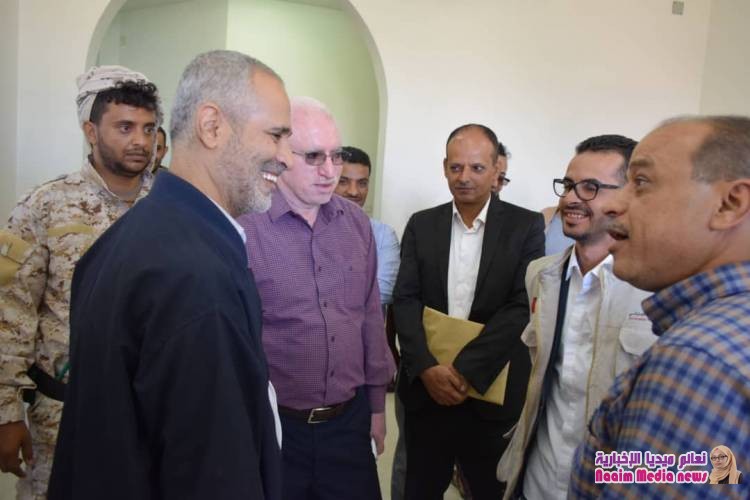 نائب وزير الصحة العامة والسكان يزور قسم الضنك في مستشفى الثورة بتعز الممول من دولة الإمارات الشقيقة