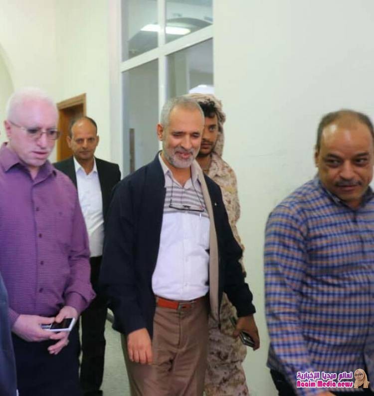 نائب وزير الصحة العامة والسكان يزور قسم الضنك في مستشفى الثورة بتعز الممول من دولة الإمارات الشقيقة