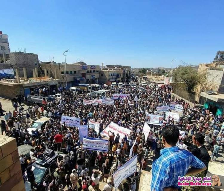 الشيخ النعمان يحمل علي محسن الأحمر مسؤولية اشعال الفتنة في تعز نتيجة تبنيه ملشنة الجيش