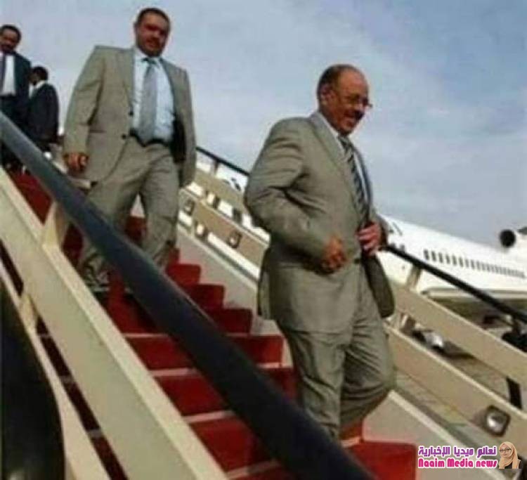 الفريق الركن علي محسن الاحمر يصل العاصمه الموقته عدن