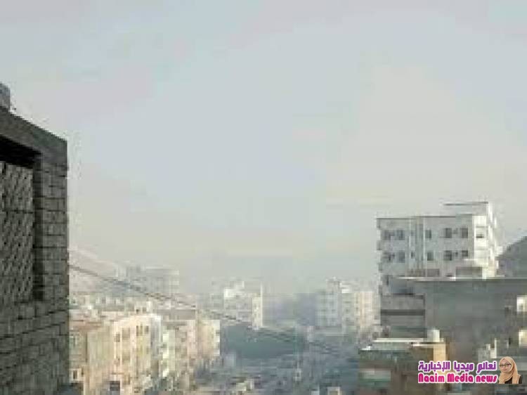  أدخنة حرائق القمامة تغطي سماء المكلا