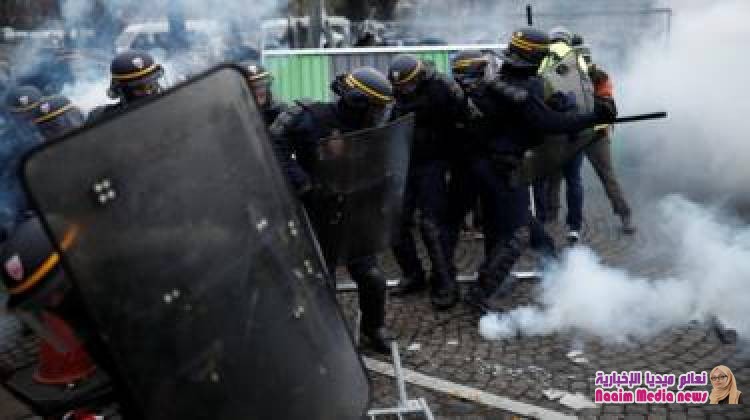 فرنسا: الشرطة تستخدم الغاز والمياه لتفريق احتجاجات "السترات الصفراء" في باريس