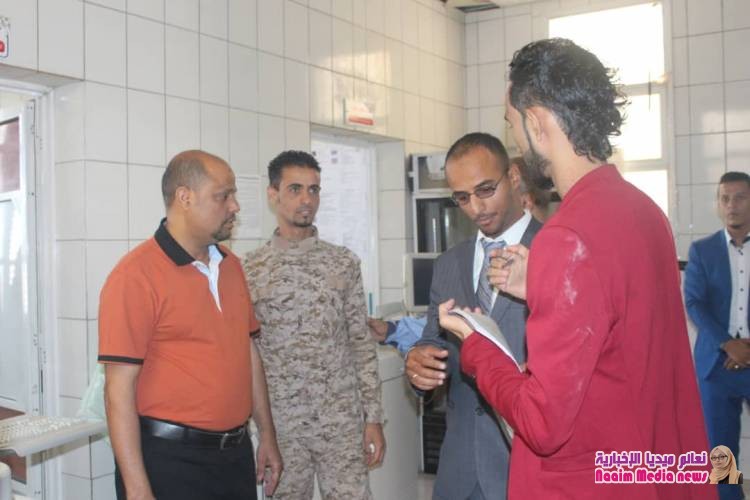 نائب وزير الصحه في حكومة الشباب يلتقي المركز الوطني لمختبرات الصحة العامة المركزية - تعز .