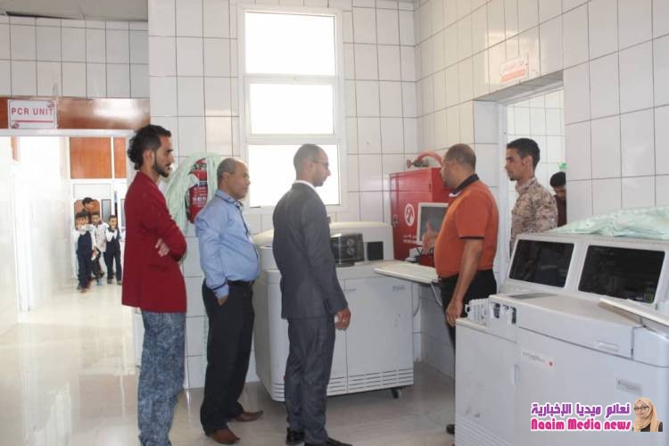 نائب وزير الصحه في حكومة الشباب يلتقي المركز الوطني لمختبرات الصحة العامة المركزية - تعز .