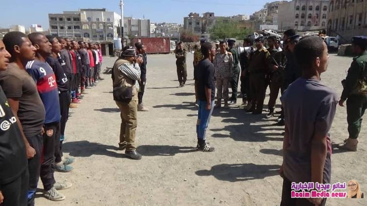 مدير عام شرطة تعز يطلع على عملية التدريب في المركز التدريبي وادارة البحث الجنائي 