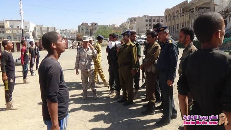 مدير عام شرطة تعز يطلع على عملية التدريب في المركز التدريبي وادارة البحث الجنائي 