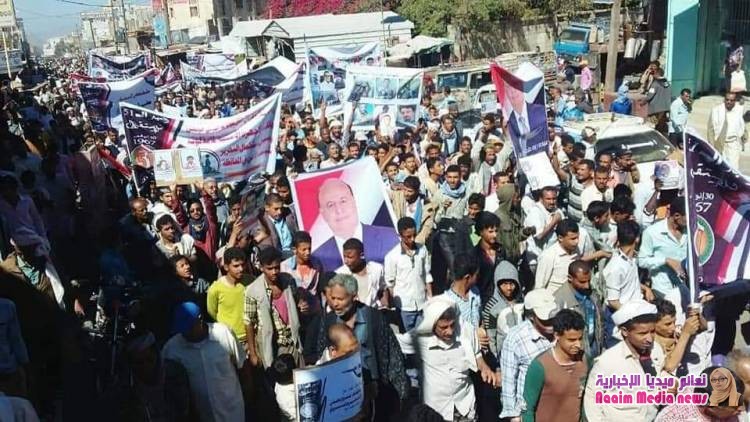 مسيرات حاشدة في ريف تعز هتفت للجيش وطالبت باستكمال التحرير .. بالتزامن مع عيد الاستقلال ٣٠ نوفمبر