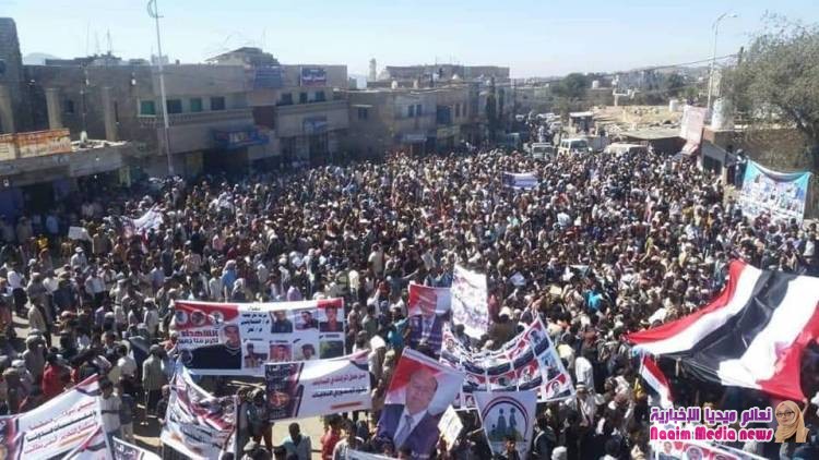 مسيرات حاشدة في ريف تعز هتفت للجيش وطالبت باستكمال التحرير .. بالتزامن مع عيد الاستقلال ٣٠ نوفمبر