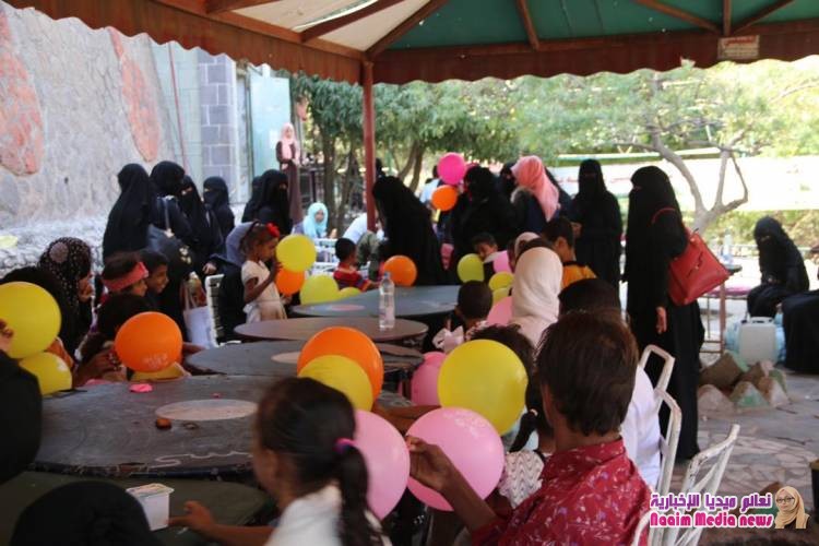 بمناسبة اليوم العالمي للتطوع اللجنة التحضيرية لبرنامج #متطوعون_لأجل_السلام تزور نازحي الحديدة في مدينة تعز