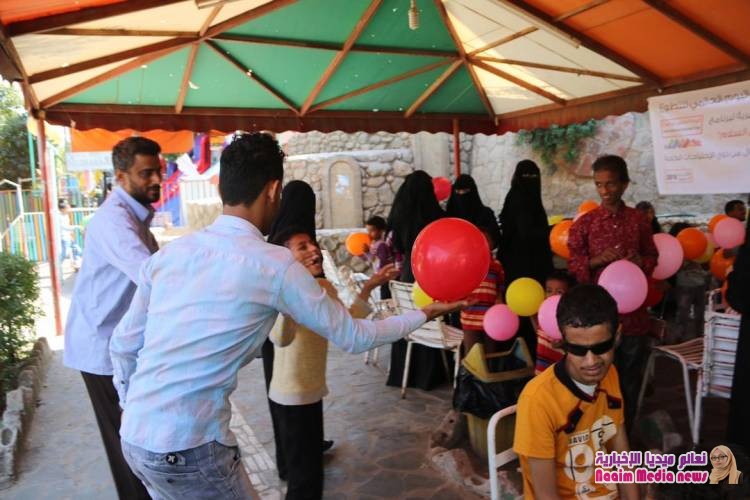 بمناسبة اليوم العالمي للتطوع اللجنة التحضيرية لبرنامج #متطوعون_لأجل_السلام تزور نازحي الحديدة في مدينة تعز