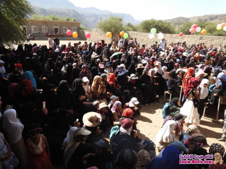 بحضور مدير عام المديرية....تخرج 82متدربة من الدورات المتخصصة في المهارات الحياتية بجبل حبشي.