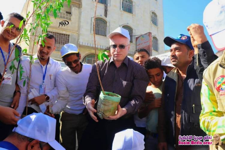 تعز اليمنية تُشارك العالم الاحتفال بـ "يوم التطوع الدولي" و 1000 شاب/ وشابة يرسمون لوحتهم الخاصة بهذا اليوم