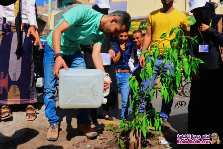 تعز اليمنية تُشارك العالم الاحتفال بـ "يوم التطوع الدولي" و 1000 شاب/ وشابة يرسمون لوحتهم الخاصة بهذا اليوم
