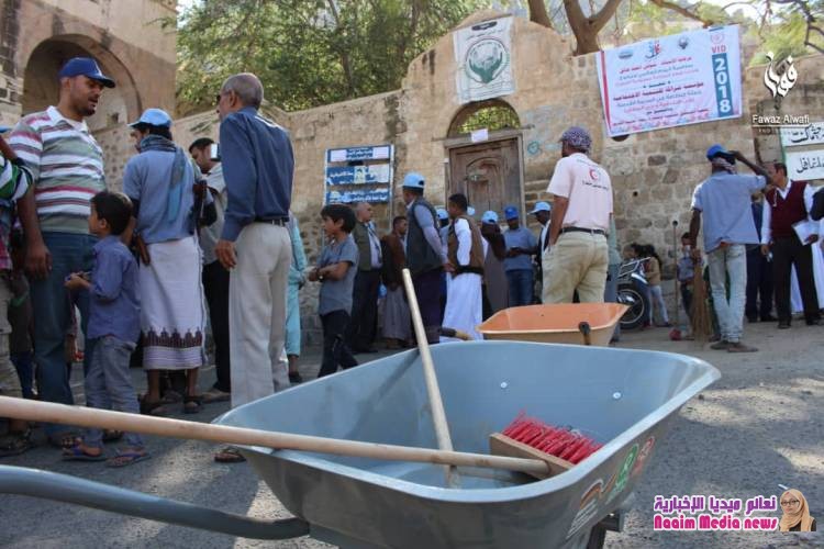 شاهد بالصور تدشين حملة نظافة في الاشرفية والمظفر 