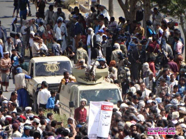 صوروبيان لمسيرة حاشدة في تشييع الشهيد عبدالهادي تطالب بمحاكمة عادلة للقتلة وفق القانون