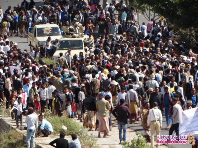 صوروبيان لمسيرة حاشدة في تشييع الشهيد عبدالهادي تطالب بمحاكمة عادلة للقتلة وفق القانون