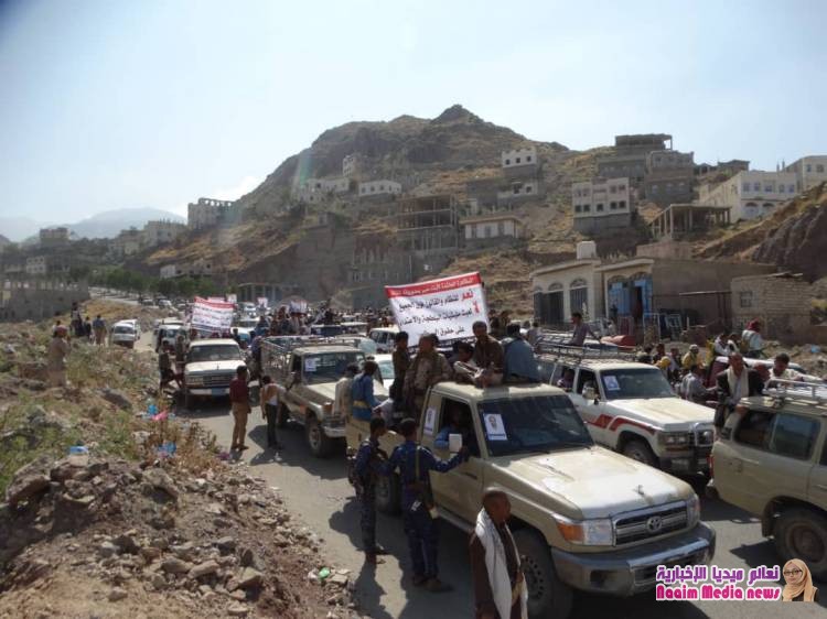 صوروبيان لمسيرة حاشدة في تشييع الشهيد عبدالهادي تطالب بمحاكمة عادلة للقتلة وفق القانون