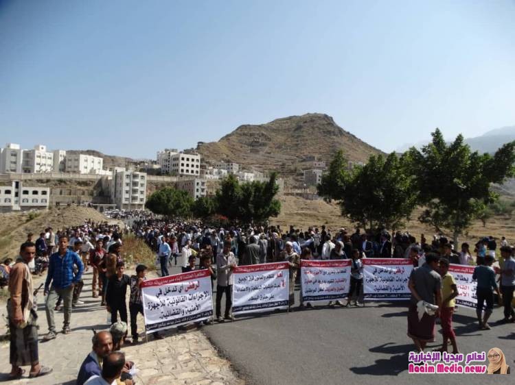 صوروبيان لمسيرة حاشدة في تشييع الشهيد عبدالهادي تطالب بمحاكمة عادلة للقتلة وفق القانون