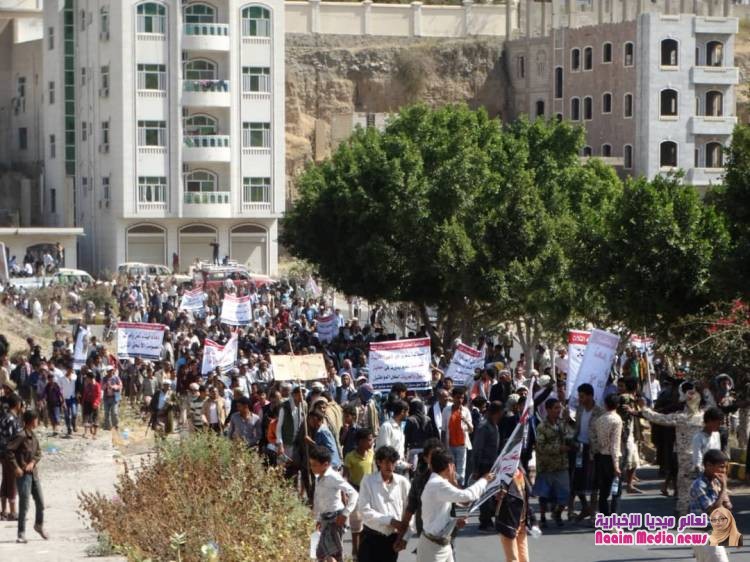 صوروبيان لمسيرة حاشدة في تشييع الشهيد عبدالهادي تطالب بمحاكمة عادلة للقتلة وفق القانون