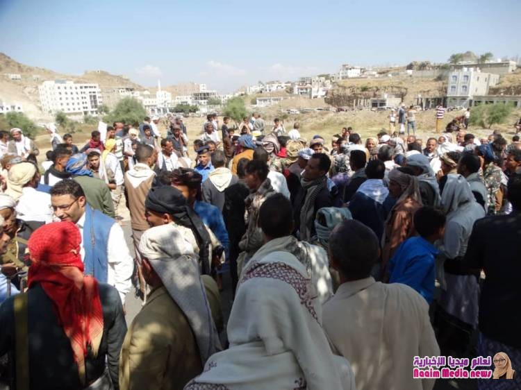 صوروبيان لمسيرة حاشدة في تشييع الشهيد عبدالهادي تطالب بمحاكمة عادلة للقتلة وفق القانون