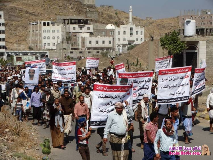 صوروبيان لمسيرة حاشدة في تشييع الشهيد عبدالهادي تطالب بمحاكمة عادلة للقتلة وفق القانون