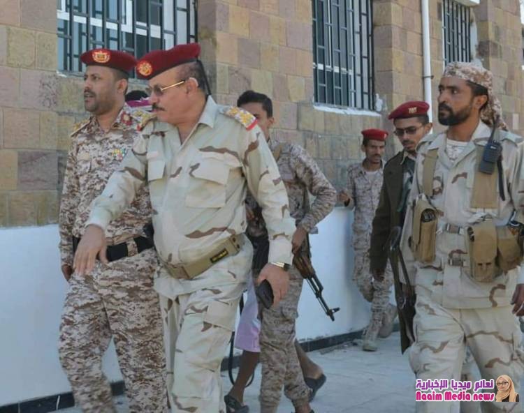 وفد عسكري رفيع  يزور إدارة  عام شرطة محافظة تعز ويلتقي بمدير عام الشرطة  