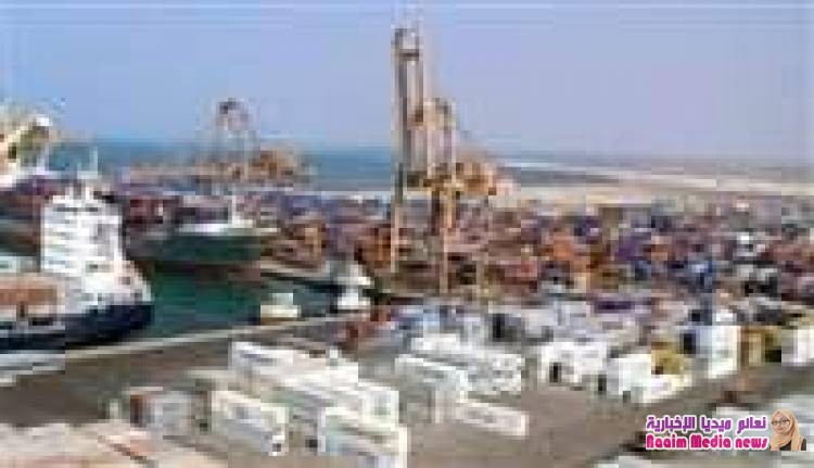 بعد يومين من اتفاق السويد.. الحوثيون ينهبون ميناء الحديدة