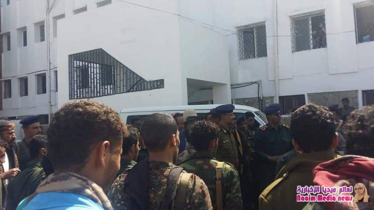 لجنة وزارية تزور ادارة عام شرطة تعز وتتفقد الجاهزيه المادية والمعنوية والبشرية  .