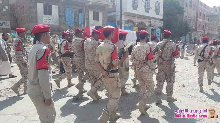 جنازه رسمية ومهيبة لجثمان الشهيد طاهر الشرعبي في تعز 