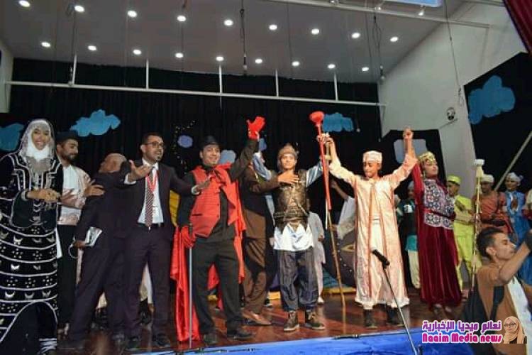 صور من جانب مسرحية ميس